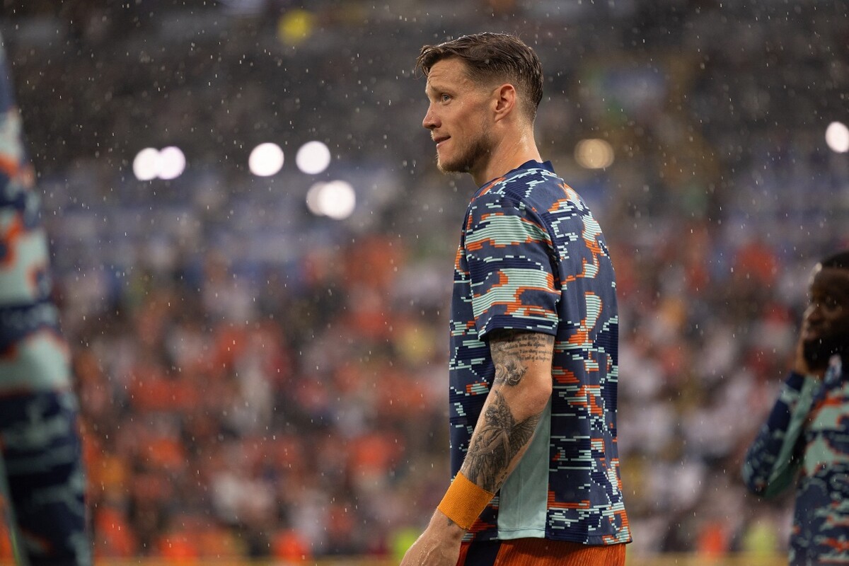 Аякс Амстердам подписывает контракт с новым игроком