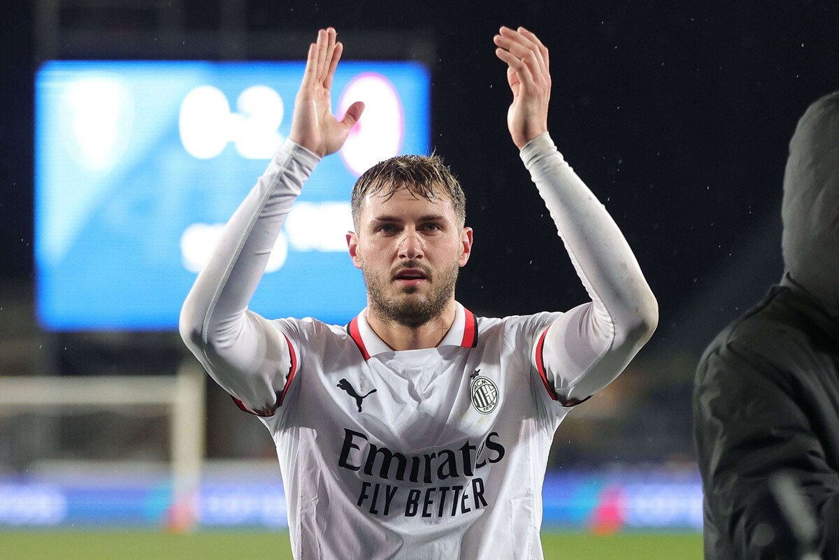 Santiago Giménez Receives Warm Welcome in Rotterdam