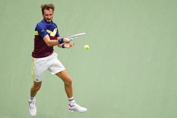 Medvedev Explodes at Chair Umpire in Rotterdam Match