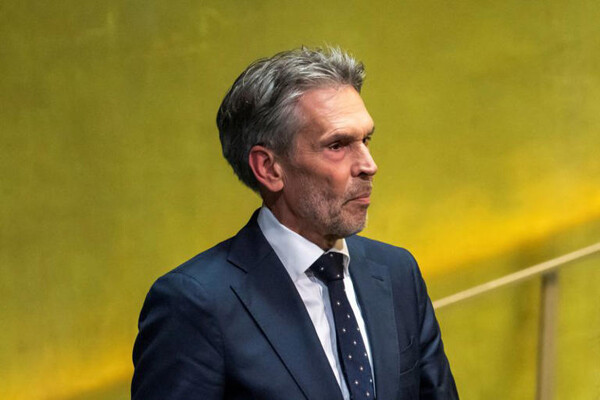 Netherlands Avoids Coalition Crisis in Emergency Session