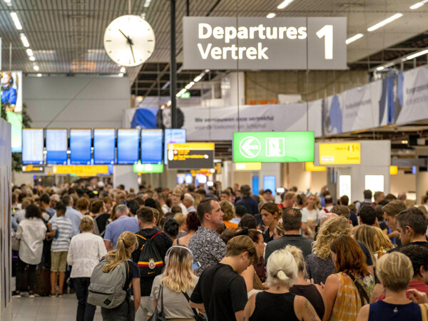 Технический сбой нарушает работу общественных услуг в Эйндховене