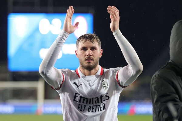 Santiago Giménez Receives Warm Welcome in Rotterdam