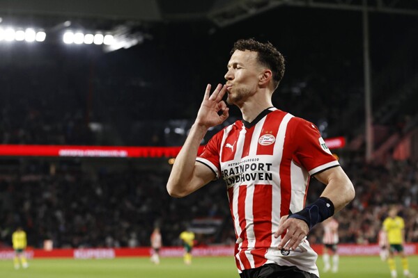 PSV Eindhoven Triumphs Over Sittard 4-1 | Ours Abroad News