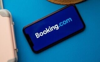 Booking предупреждает о росте AI-атак по методу phishing в секторе туризма
