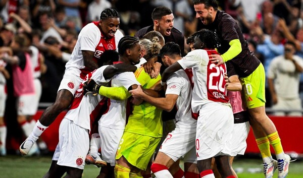 Аякс вышел в Лигу Европы после напряженной серии penalty