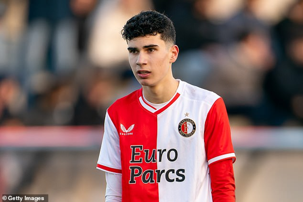 Robin van Persie includes son Shaqueel in Feyenoord first team